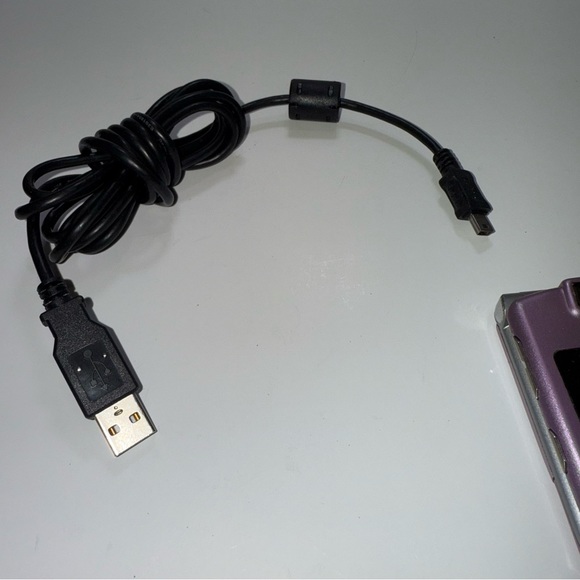 Motorola RAZR V3 Pink-Verizon w/Charger Turns On“UNTESTED” Buy As Is Read Below - Picture 8 of 14